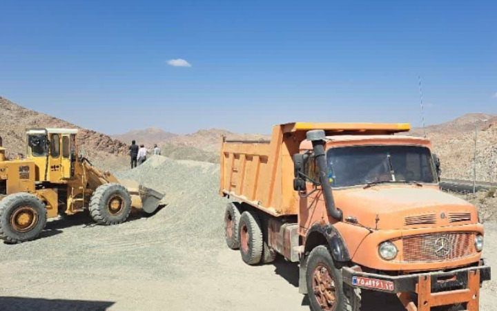 ذخیره سازی ۱۵۰۰تن شن و نمک در راهدارخانه های بیرجند 