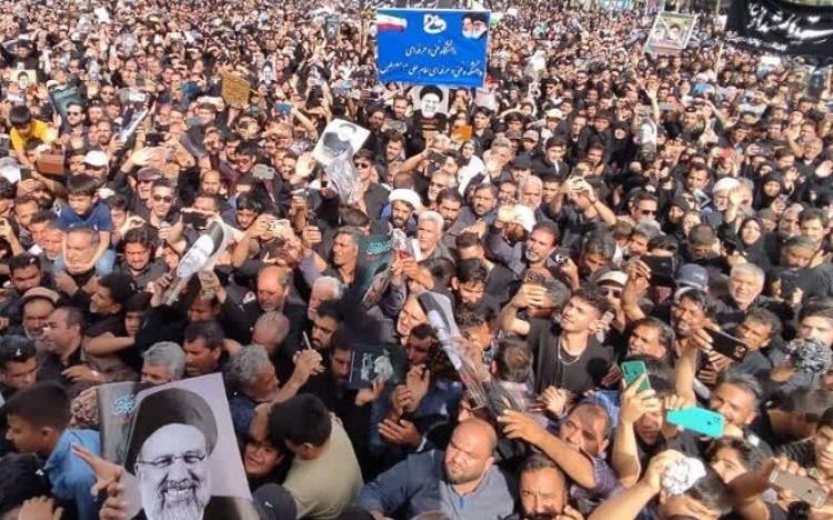 بدرقه باشکوه بیرجندی‌ها از رئیس جمهور شهید