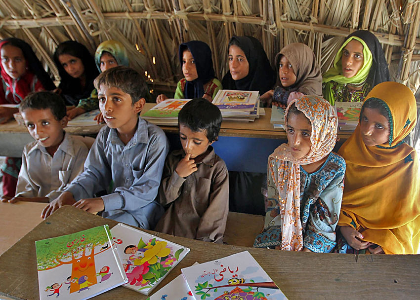 تجهیزات آموزشی در ۲۶۹ مدرسه عشایری خراسان جنوبی توزیع می شود
